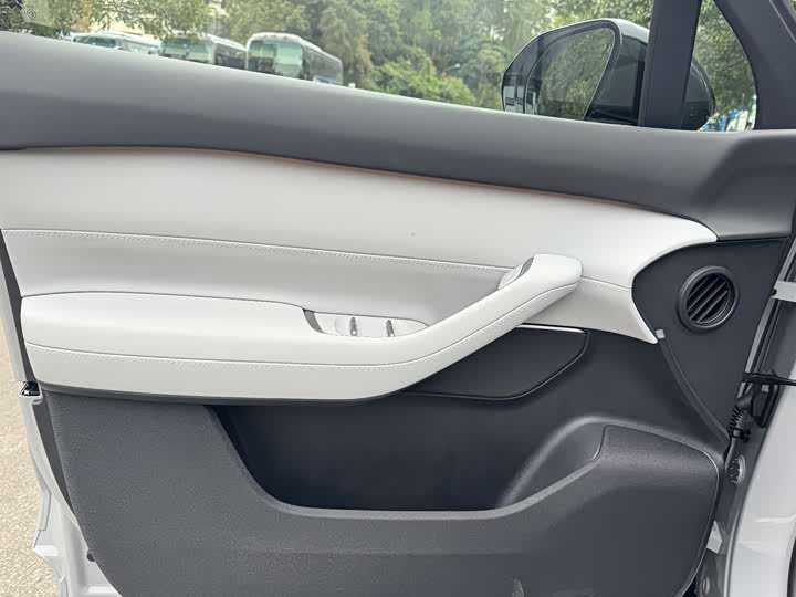 Фото 4 - Nio ES6