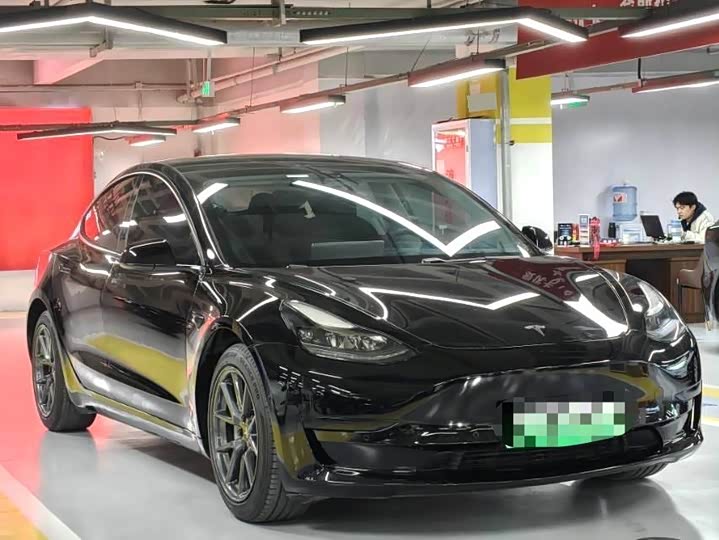 Фото 3 - Tesla Model 3