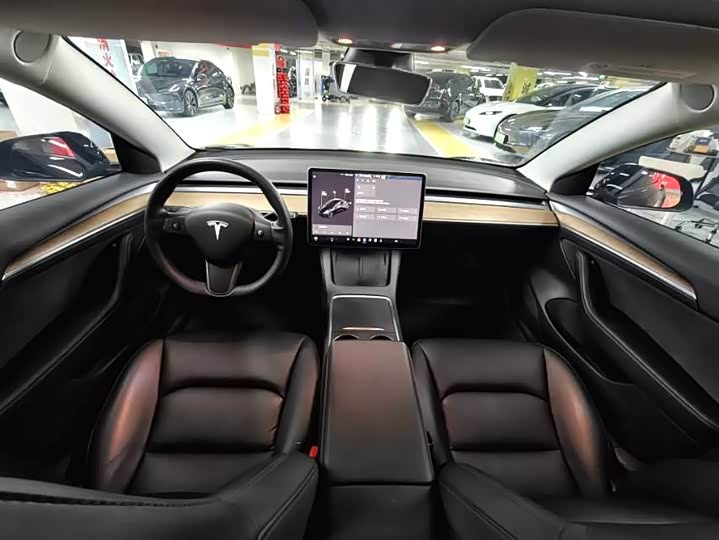 Фото 6 - Tesla Model 3