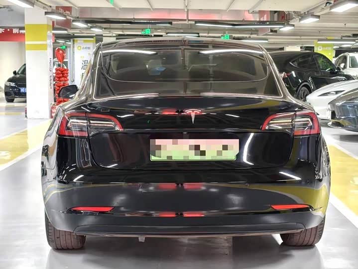 Фото 8 - Tesla Model 3