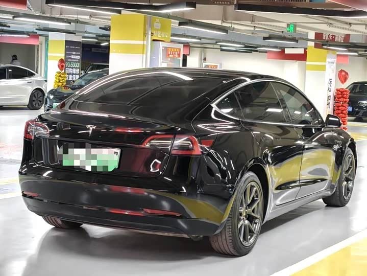 Фото 9 - Tesla Model 3