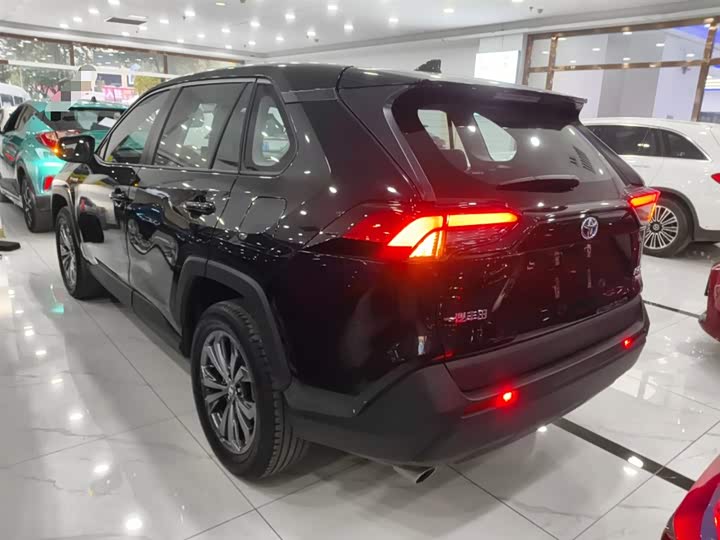 Фото 5 - Toyota RAV4