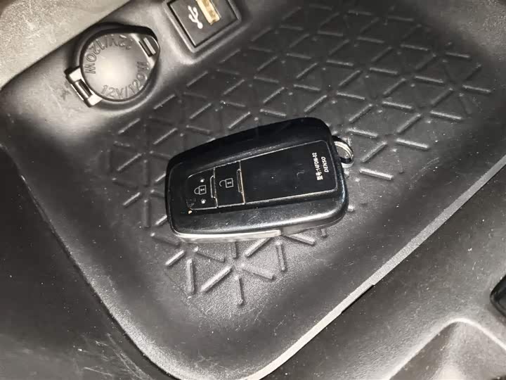 Фото 9 - Toyota RAV4