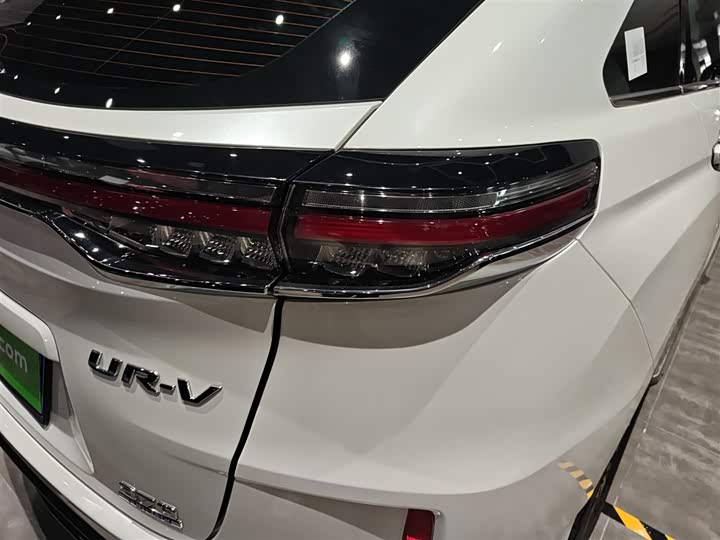 Фото 8 - Honda UR-V
