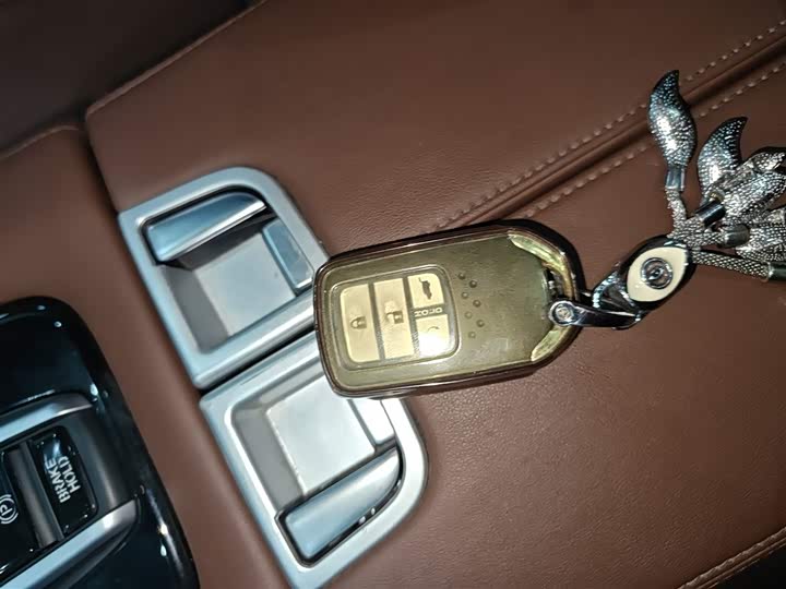 Фото 9 - Honda UR-V