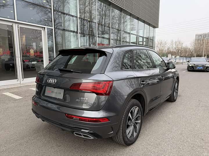 Фото 5 - Audi Q5L