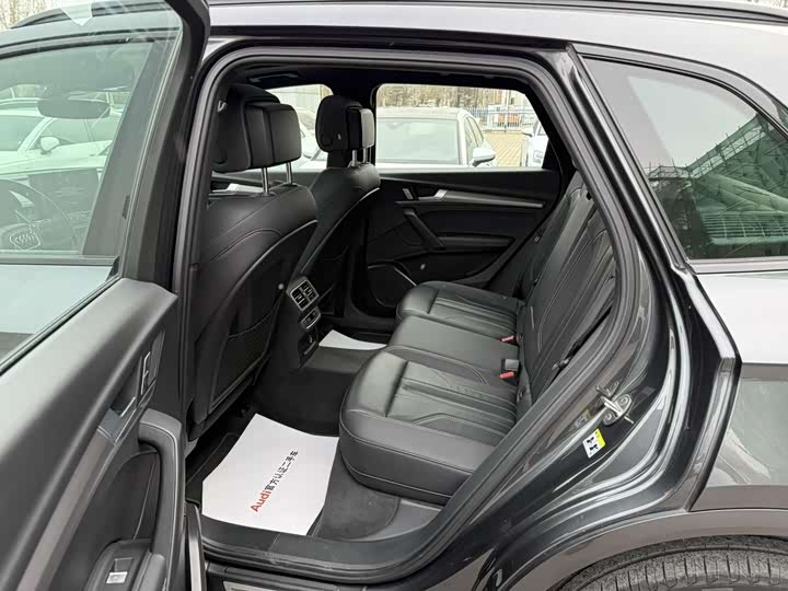 Фото 9 - Audi Q5L
