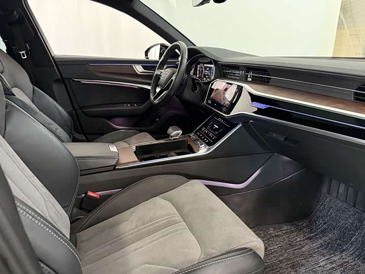 Фото 7 - Audi A6L