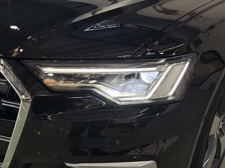 Фото 9 - Audi A6L