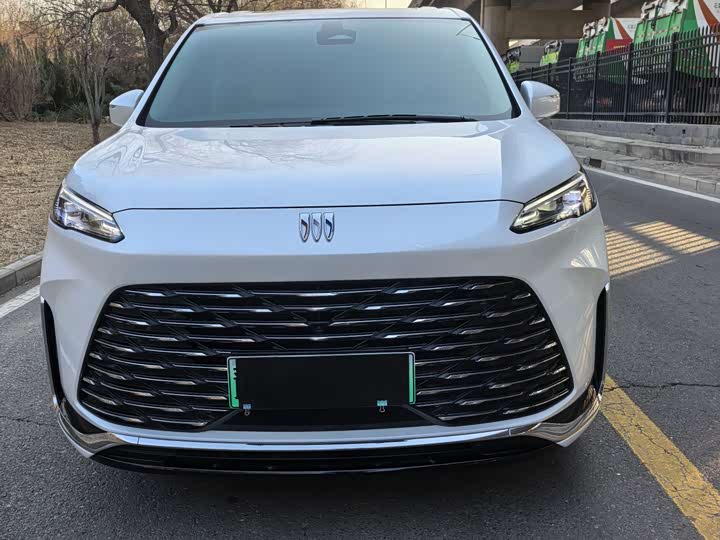 Фото 2 - Buick GL8 Hybrid