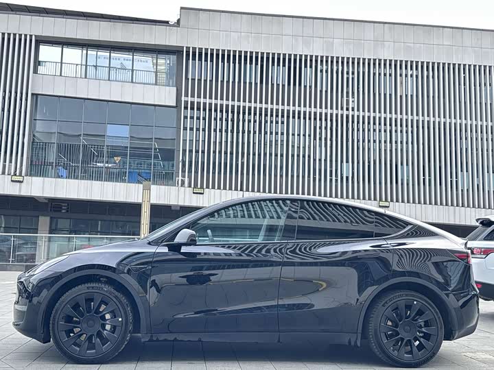 Фото 3 - Tesla Model Y