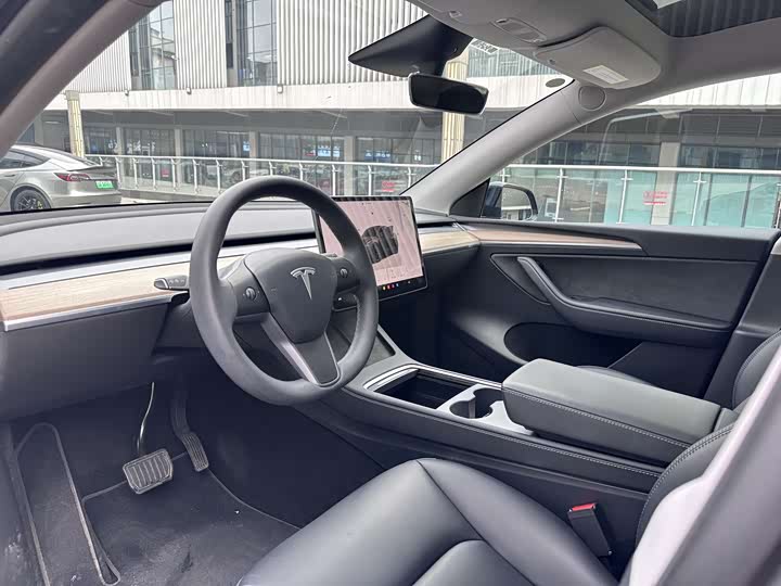 Фото 4 - Tesla Model Y