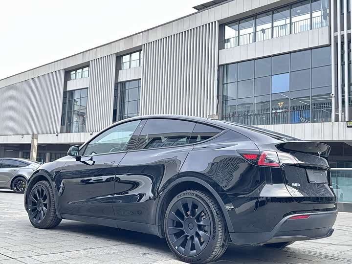 Фото 8 - Tesla Model Y