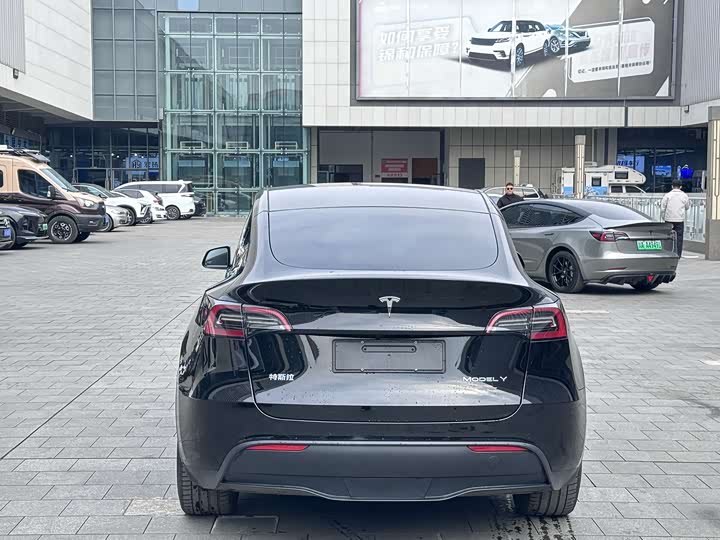 Фото 9 - Tesla Model Y