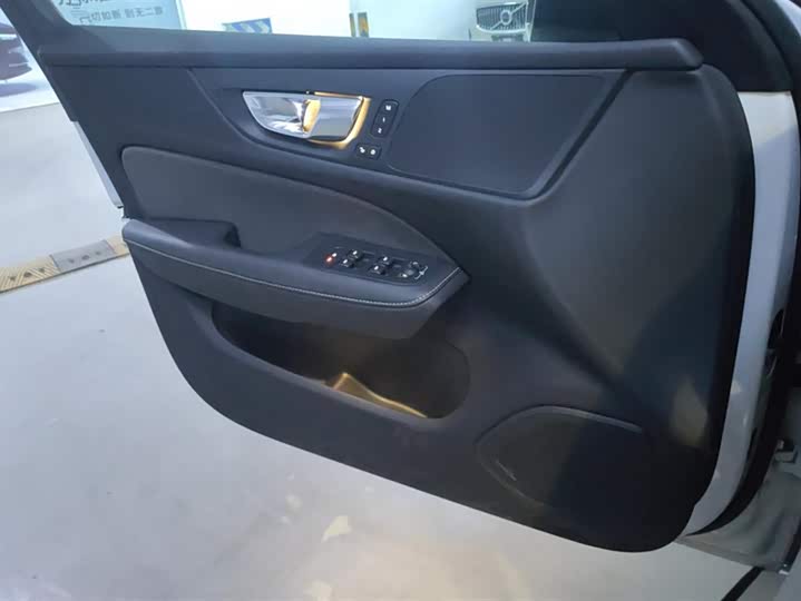 Фото 6 - Volvo V60