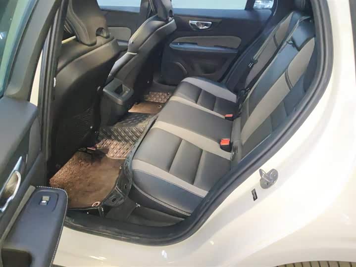 Фото 9 - Volvo V60