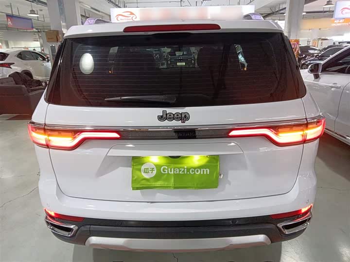 Фото 6 - Jeep Grand Commander