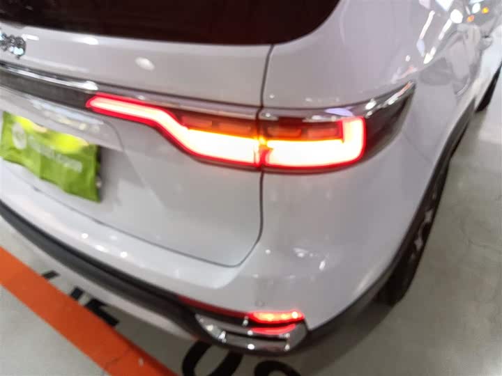 Фото 8 - Jeep Grand Commander