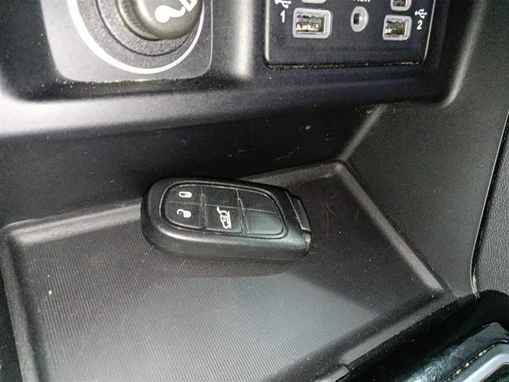 Фото 9 - Jeep Grand Commander