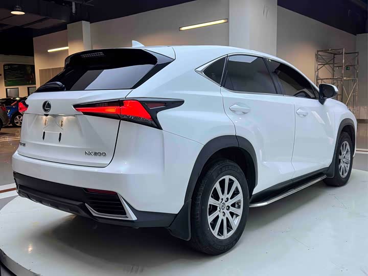 Фото 6 - Lexus NX