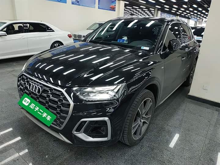 Фото 1 - Audi Q5L
