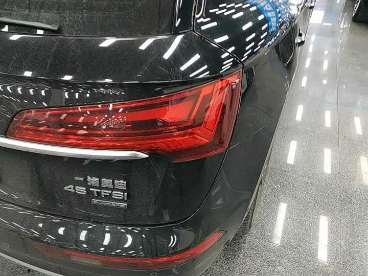 Фото 8 - Audi Q5L