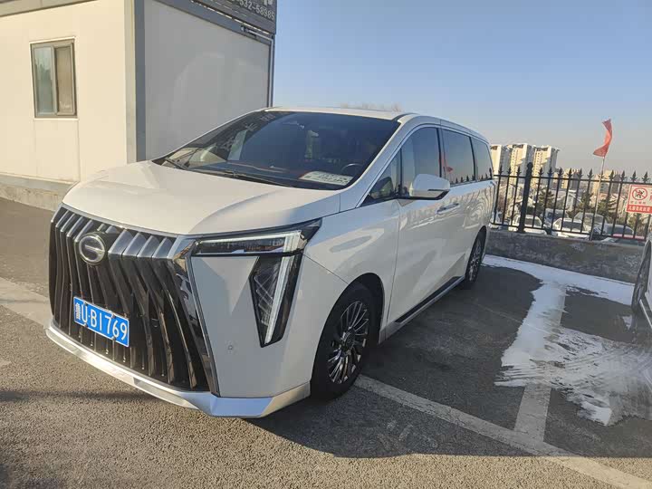 Фото 1 - GAC Trumpchi M8