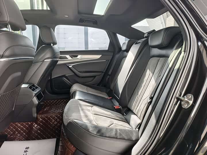 Фото 7 - Audi A6L