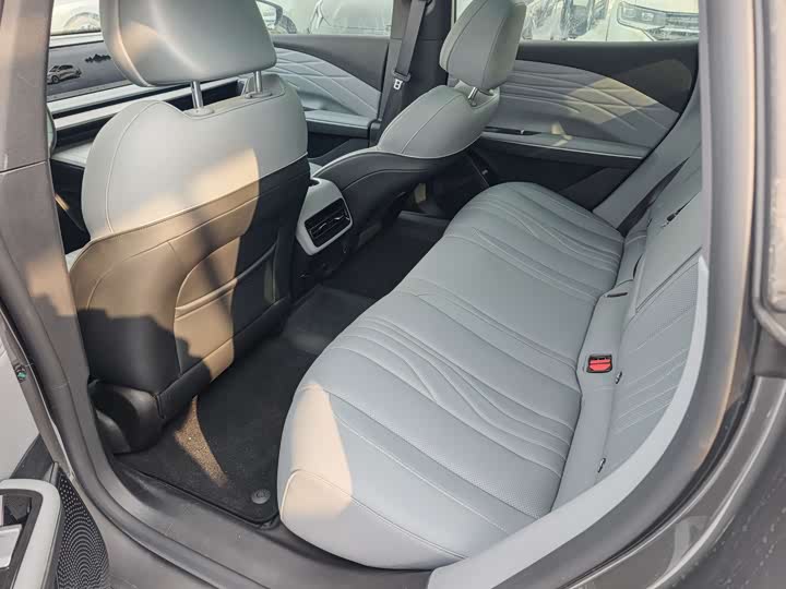 Фото 5 - Geely Galaxy E8