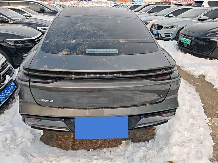 Фото 8 - Geely Galaxy E8