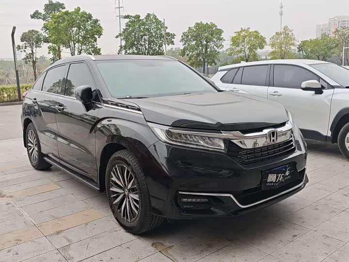 Фото 2 - Honda Avancier