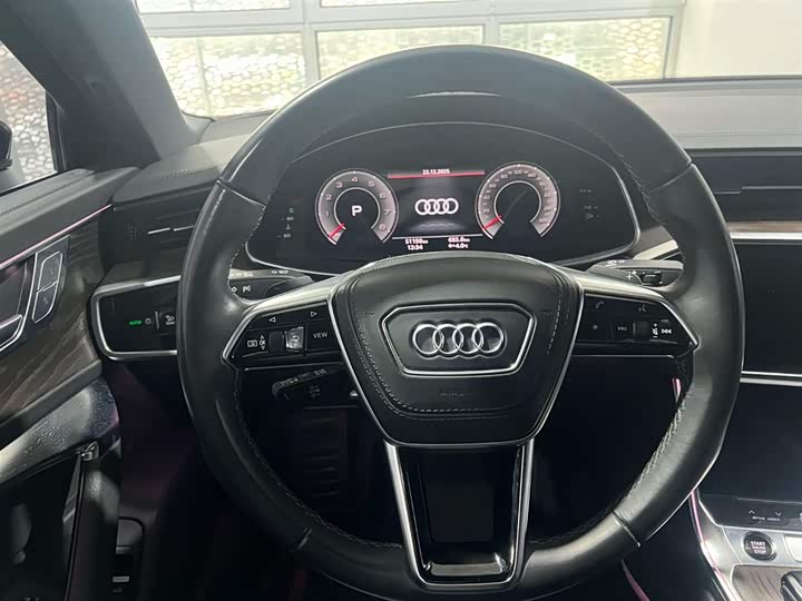 Фото 5 - Audi A6L