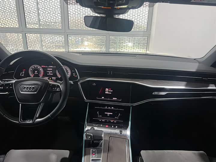 Фото 8 - Audi A6L