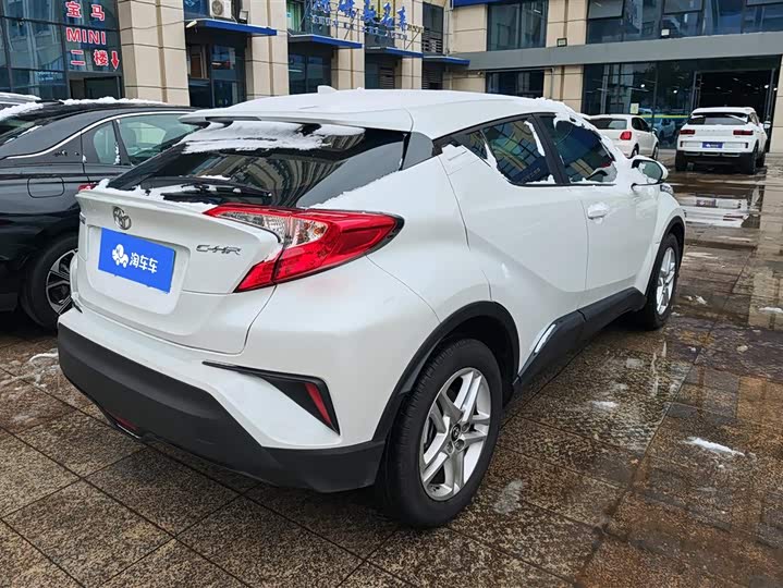 Фото 3 - Toyota C-HR