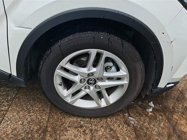 Фото 6 - Toyota C-HR