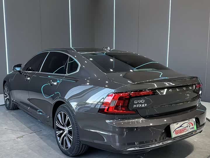 Фото 8 - Volvo S90 Hybrid