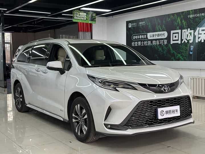 Фото 3 - Toyota Granvia