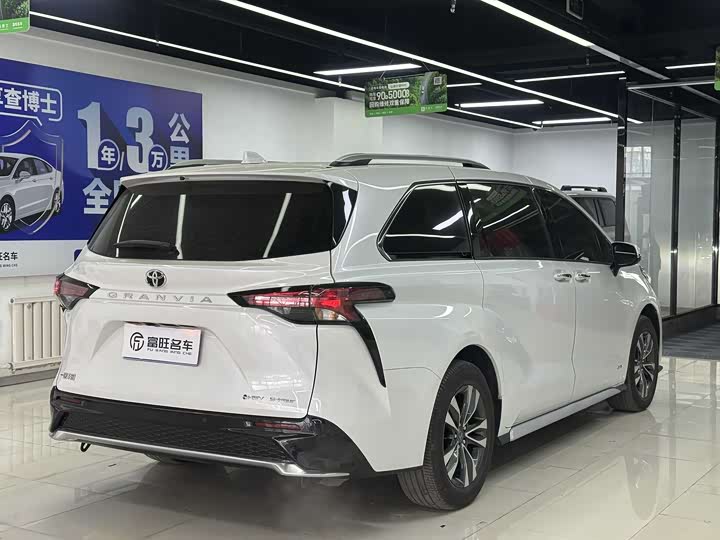 Фото 5 - Toyota Granvia