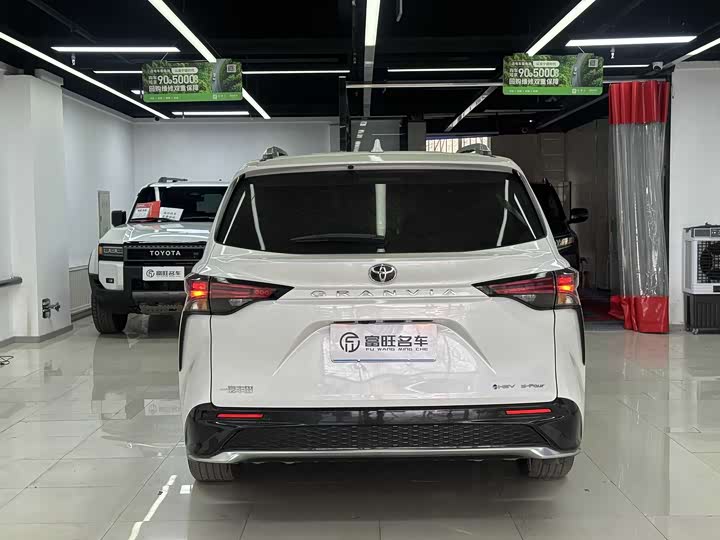 Фото 6 - Toyota Granvia