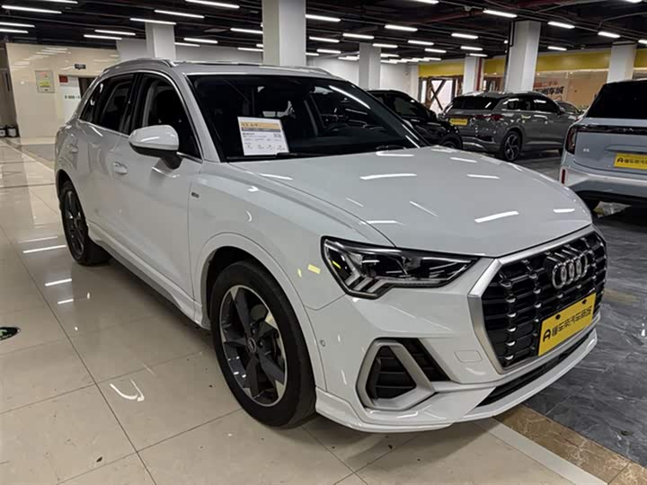 Фото 4 - Audi Q3