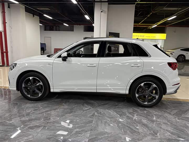 Фото 5 - Audi Q3