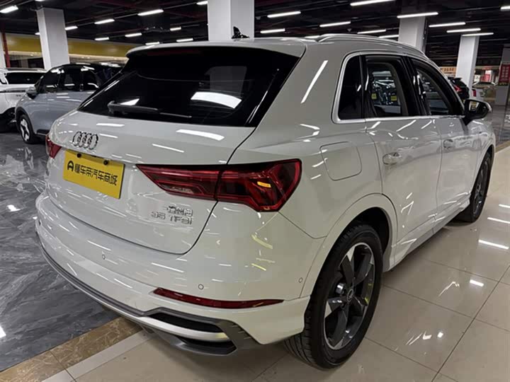 Фото 8 - Audi Q3