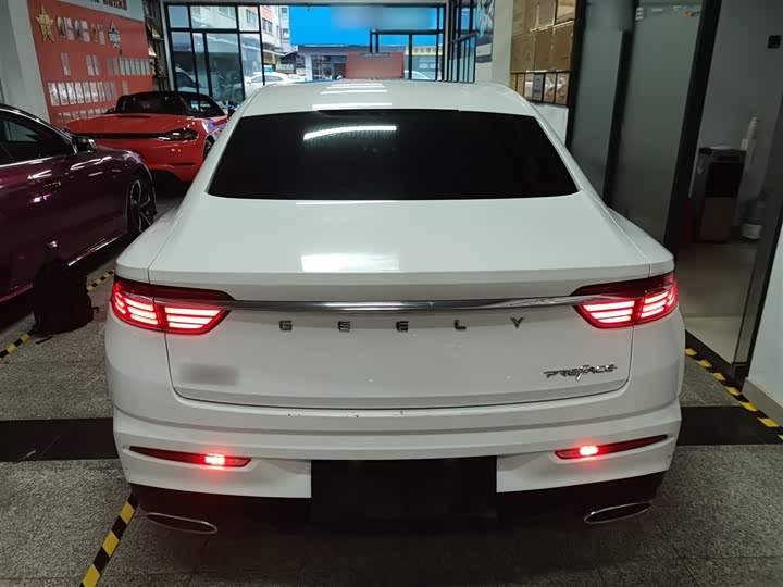 Фото 6 - Geely Preface