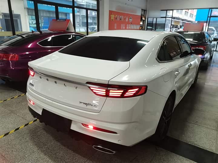 Фото 7 - Geely Preface