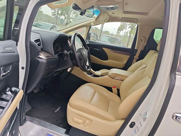 Фото 6 - Toyota Vellfire