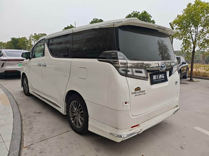 Фото 8 - Toyota Vellfire
