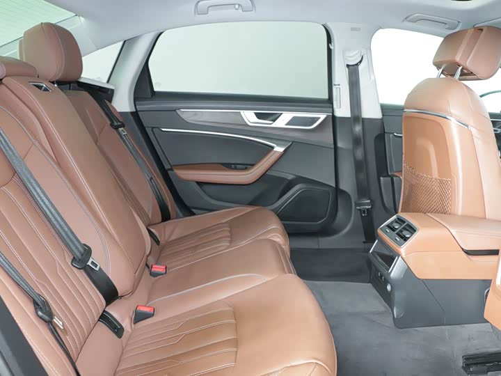 Фото 8 - Audi A6L