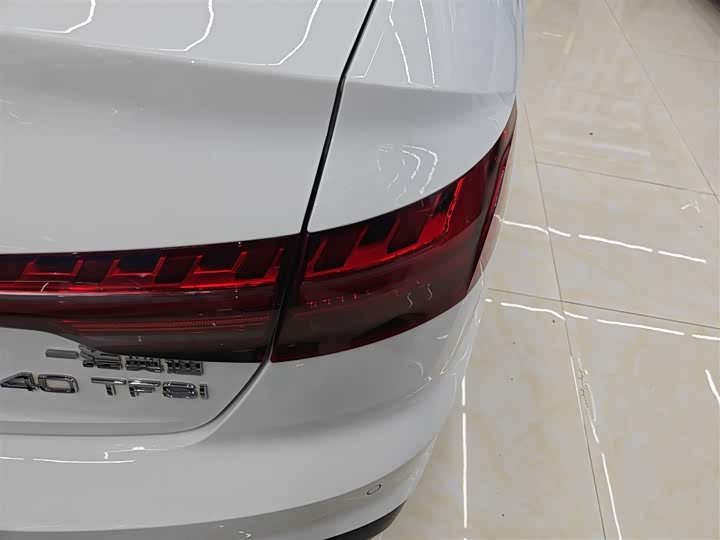 Фото 8 - Audi A4L