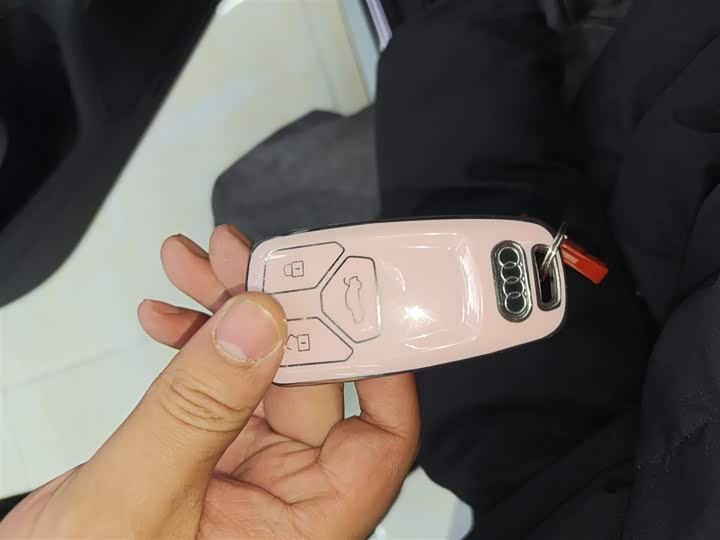 Фото 9 - Audi A4L