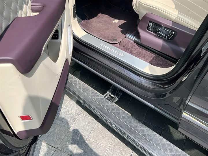 Фото 9 - Bentley Bentayga